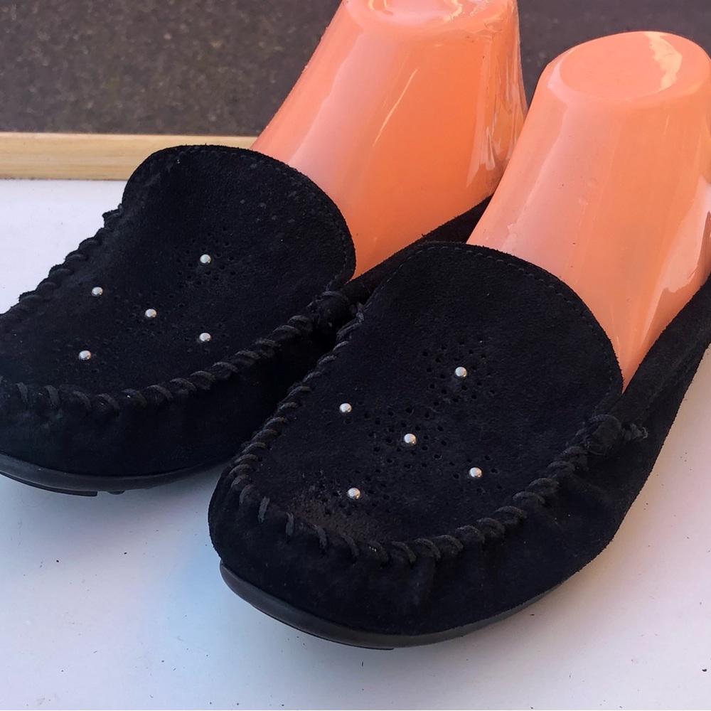 Minnetonka 430S Women’s Black Suede Leather Studs Mules Dlip on Shoes Size 10 - Picture 2 of 12